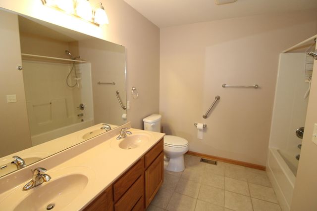1280 S High St, El Dorado, KS 67042