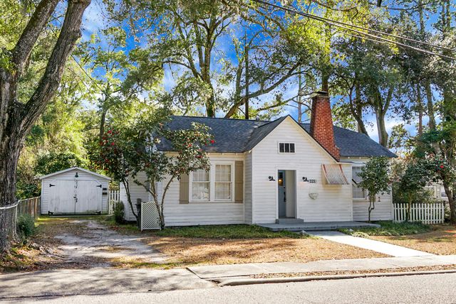 221 Brownlehe Street, Walterboro, SC 29488