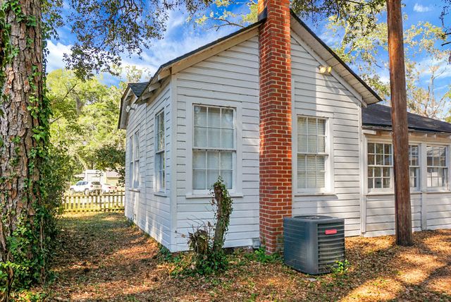 221 Brownlehe Street, Walterboro, SC 29488