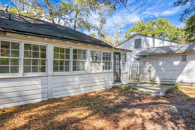 221 Brownlehe Street, Walterboro, SC 29488