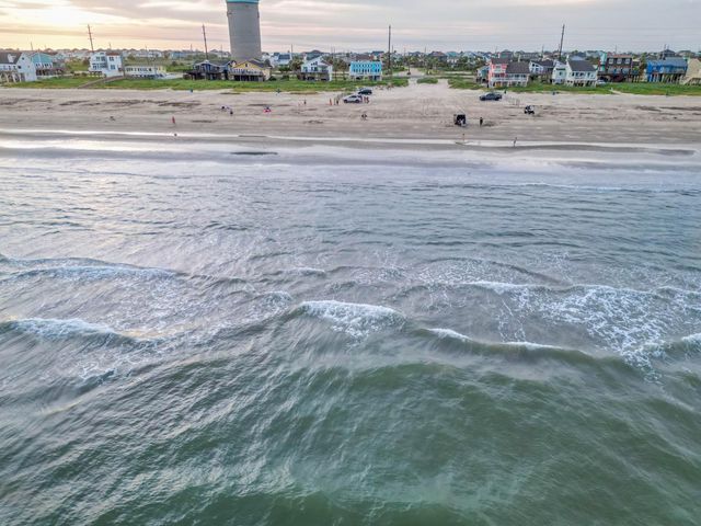 22502 Kennedy Drive, Galveston, TX 77554