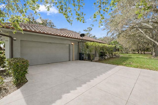 9425 Dundee Drive, Lake Worth, FL 33467