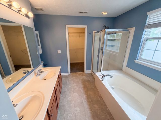 11871 Gatwick View Drive, Fishers, IN 46037