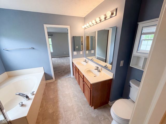 11871 Gatwick View Drive, Fishers, IN 46037