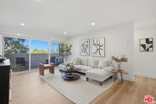 8400 De Longpre Avenue 209, West Hollywood, CA 90069