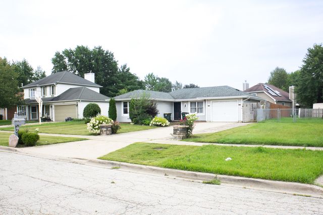 921 Shady Lane, Aurora, IL 60506