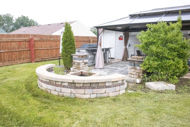 921 Shady Lane, Aurora, IL 60506