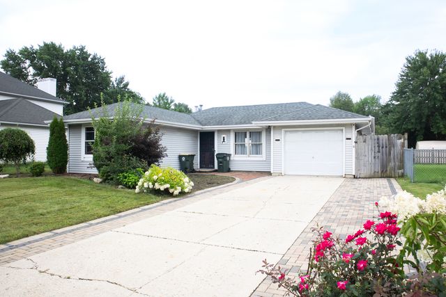 921 Shady Lane, Aurora, IL 60506