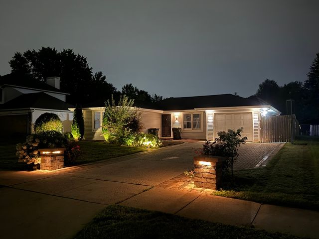 921 Shady Lane, Aurora, IL 60506