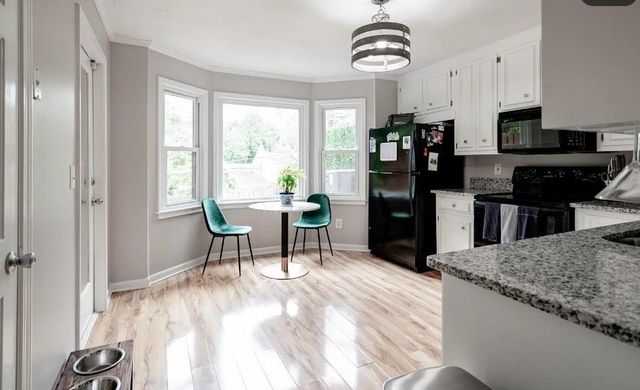 871 Lenox Oaks Circle NE, Atlanta, GA 30324