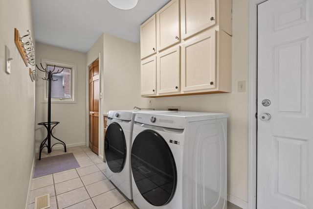 2009 Chandana Trail, Valparaiso, IN 46383