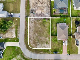 3829 NE 23rd Avenue, Cape Coral, FL 33909