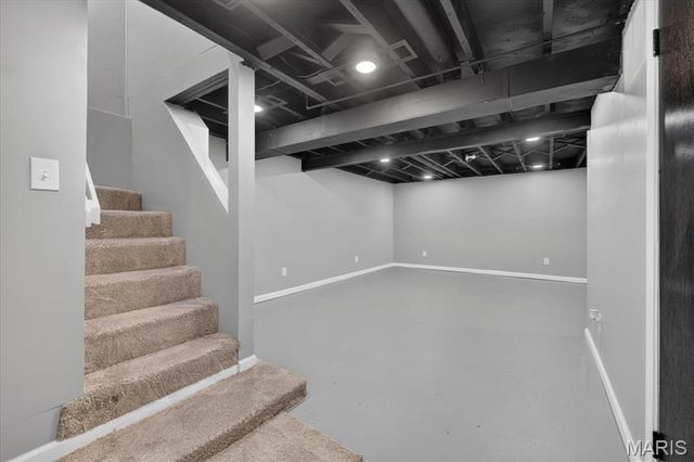 9742 Wendell Drive, St Louis, MO 63136