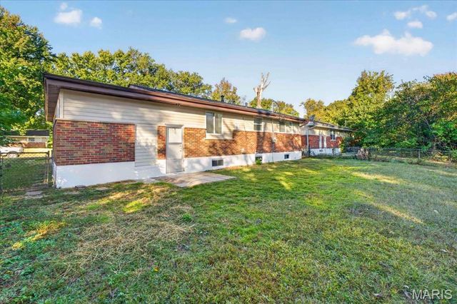 9742 Wendell Drive, St Louis, MO 63136