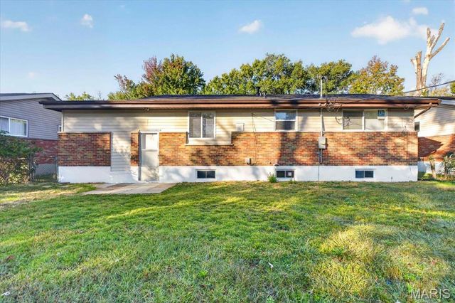 9742 Wendell Drive, St Louis, MO 63136