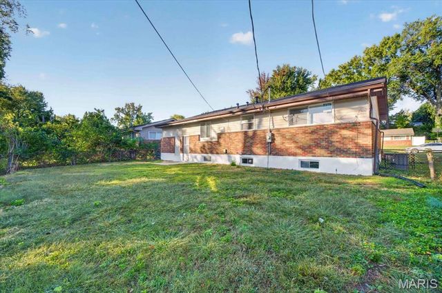 9742 Wendell Drive, St Louis, MO 63136
