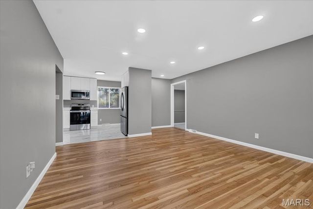 9742 Wendell Drive, St Louis, MO 63136