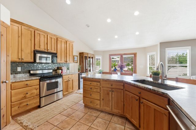 1172 W KRISTELDELL CT, Murray, UT 84123
