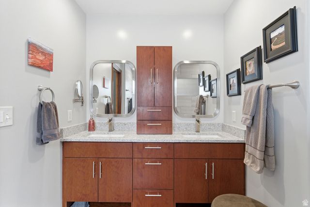 1172 W KRISTELDELL CT, Murray, UT 84123