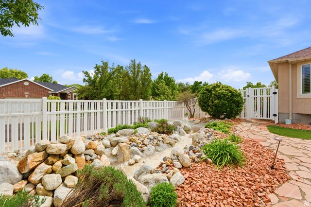 1172 W KRISTELDELL CT, Murray, UT 84123