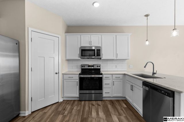 7802 N 94th Circle, Omaha, NE 68122