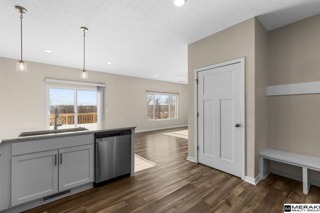 7802 N 94th Circle, Omaha, NE 68122