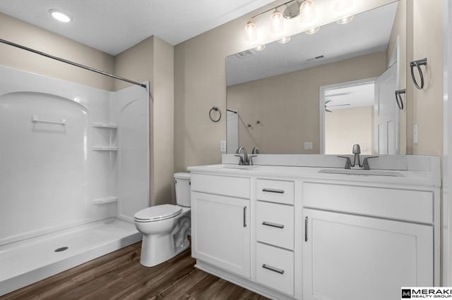 7802 N 94th Circle, Omaha, NE 68122