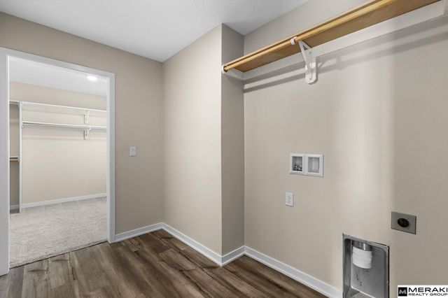 7802 N 94th Circle, Omaha, NE 68122