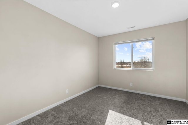 7802 N 94th Circle, Omaha, NE 68122