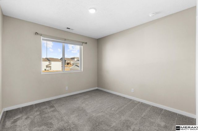 7802 N 94th Circle, Omaha, NE 68122