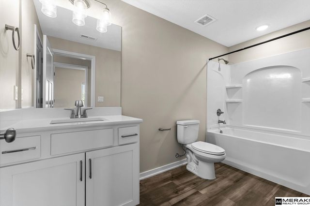 7802 N 94th Circle, Omaha, NE 68122