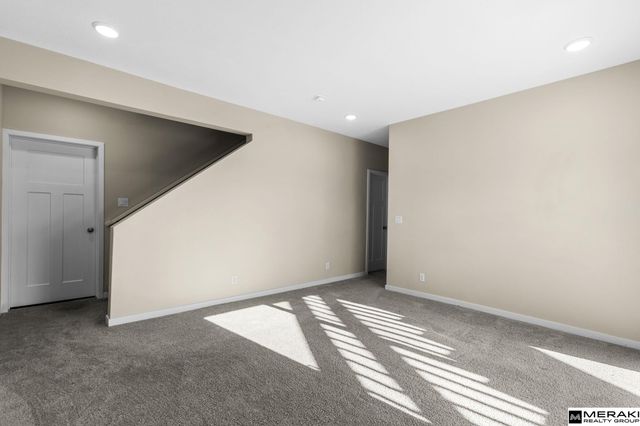 7802 N 94th Circle, Omaha, NE 68122