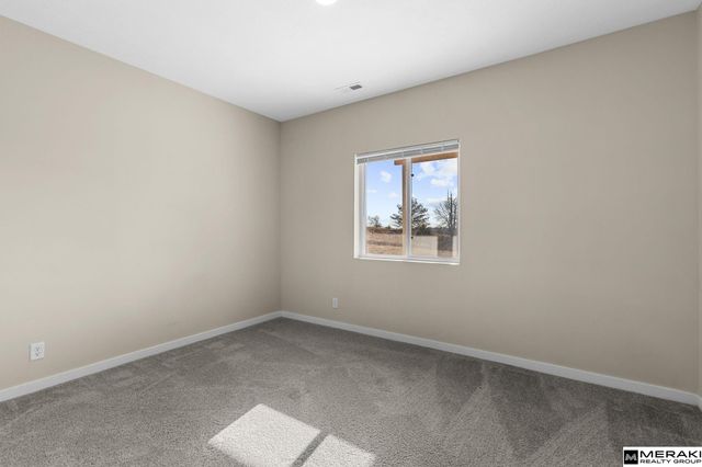 7802 N 94th Circle, Omaha, NE 68122