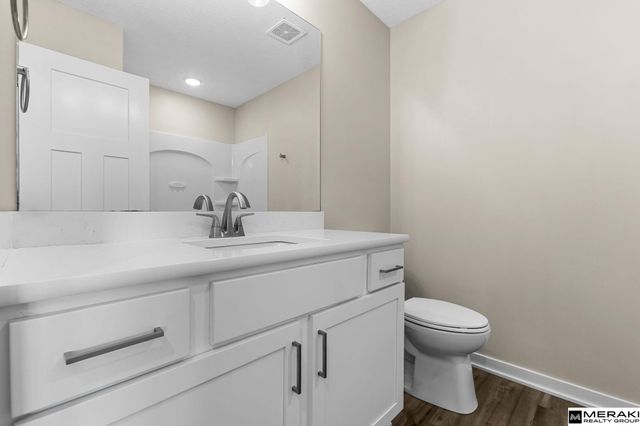 7802 N 94th Circle, Omaha, NE 68122