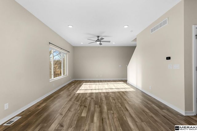 7802 N 94th Circle, Omaha, NE 68122