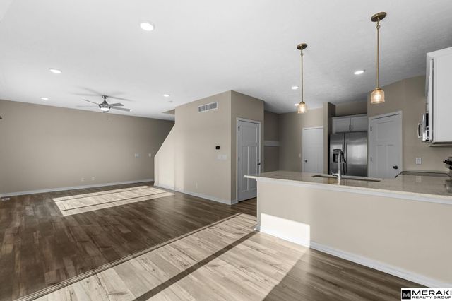 7802 N 94th Circle, Omaha, NE 68122