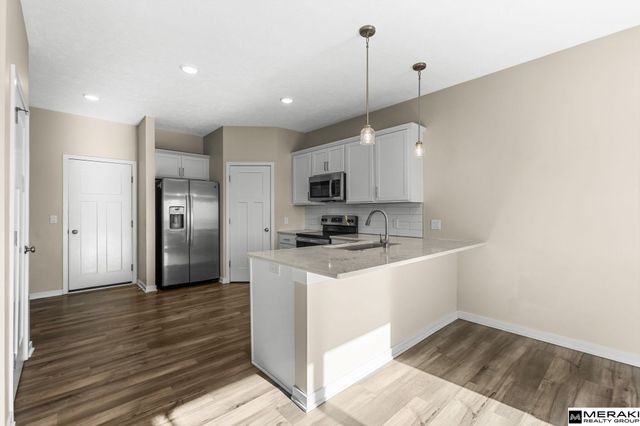 7802 N 94th Circle, Omaha, NE 68122