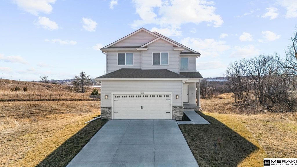 7802 N 94th Circle, Omaha, NE 68122