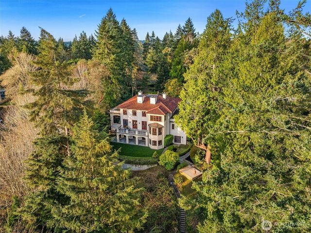 8010 Grand Avenue NE, Bainbridge Island, WA 98110