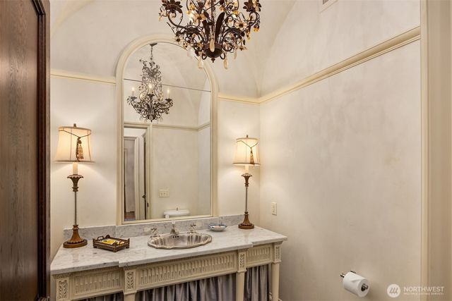 8010 Grand Avenue NE, Bainbridge Island, WA 98110