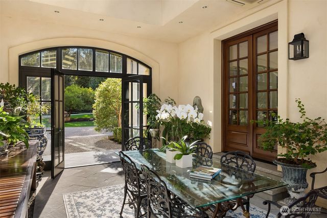 8010 Grand Avenue NE, Bainbridge Island, WA 98110