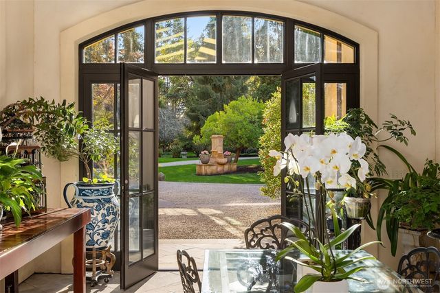 8010 Grand Avenue NE, Bainbridge Island, WA 98110