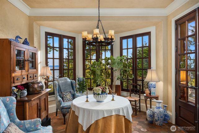 8010 Grand Avenue NE, Bainbridge Island, WA 98110