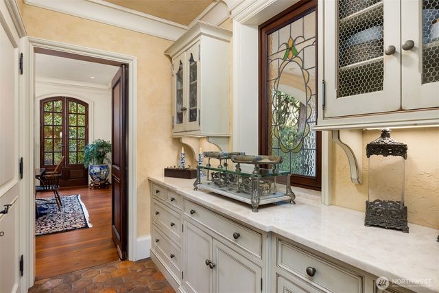 8010 Grand Avenue NE, Bainbridge Island, WA 98110