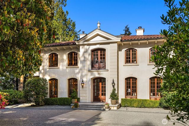 8010 Grand Avenue NE, Bainbridge Island, WA 98110