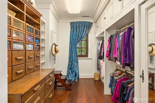 8010 Grand Avenue NE, Bainbridge Island, WA 98110