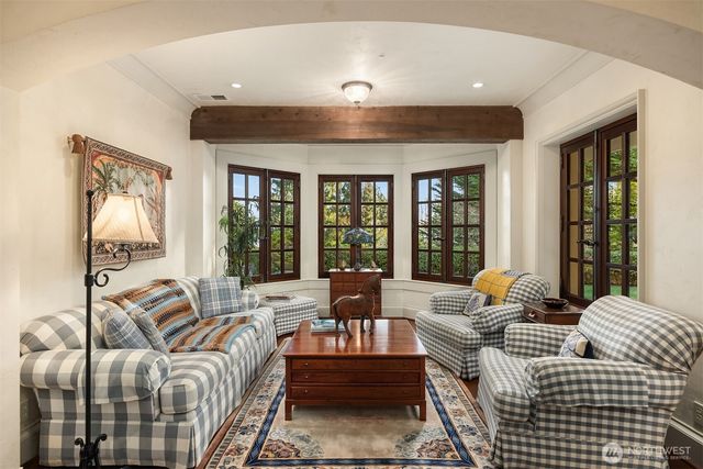 8010 Grand Avenue NE, Bainbridge Island, WA 98110