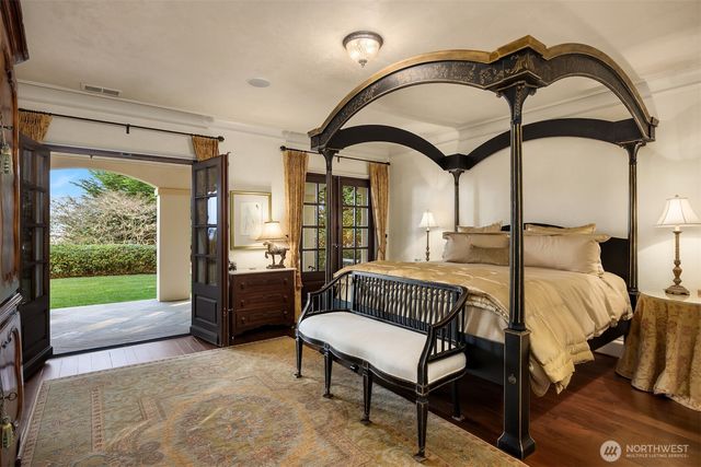 8010 Grand Avenue NE, Bainbridge Island, WA 98110