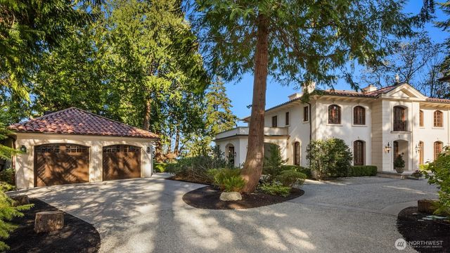 8010 Grand Avenue NE, Bainbridge Island, WA 98110