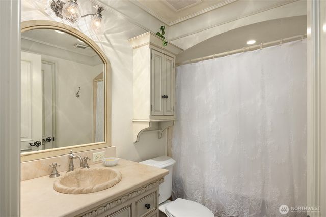 8010 Grand Avenue NE, Bainbridge Island, WA 98110